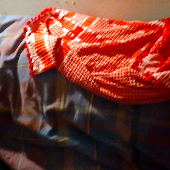 Red beautiful SCARF Comes from Somewhere Overseas My Neice is in the Military. - Picture 1 of 1